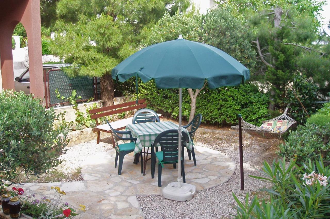 Apartments By The Sea Nemira, Omis - 5884 Tice Kültér fotó